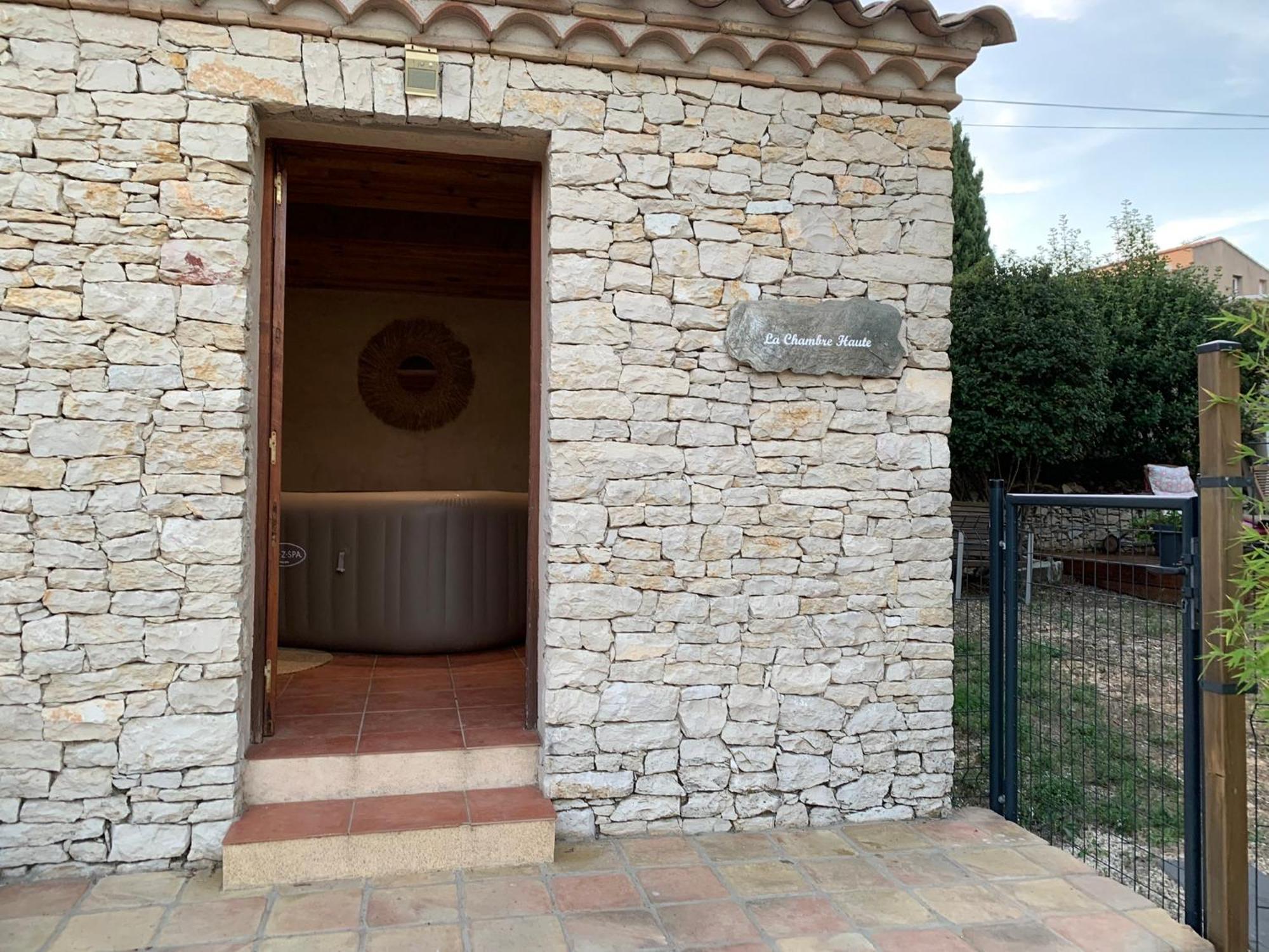 La Chambre Haute Et Son Spa Nîmes Eksteriør bilde